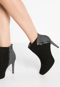 Tamaris Stivaletti con tacco - black