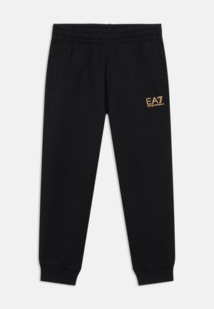 Zwarte joggers met een elastische tailleband, twee zijzakken en een gouden 'EA7'-logo op de linkerdij. Glad materiaal met geribbelde enkelboorden.
