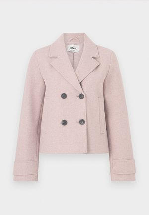 Kort rosa dobbelspent jakke med store svarte knapper, bred krage og skreddersydde ermer. Laget av et mykt teksturert stoff.