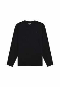 Camiseta negra de manga larga y cuello redondo con un pequeño parche del logo de Wrangler en la zona del pecho izquierdo, diseño sencillo.