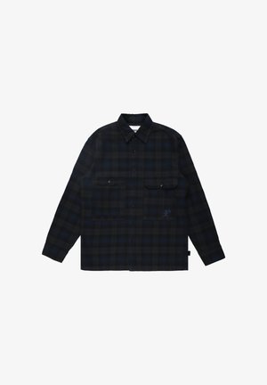 Koszula flanelowa z długim rękawem i kołnierzykiem w ciemnoniebieską i czarną kratę. Posiada dwie kieszenie na piersi oraz mały detal z logo z przodu.