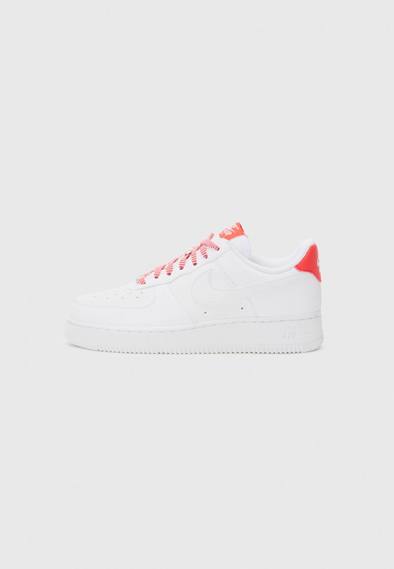 Nike Sportswear - W AIR FORCE 1 '07 - Joggesko - white/pink foam/silver, Forstørre
