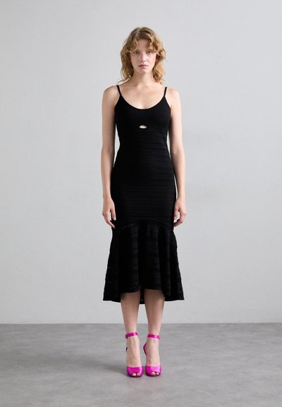 Victoria Beckham CUT OUT DETAIL CAMI DRESS - Strikkjoler - black