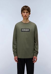 Napapijri BOX LOGO - Longsleeve - tea leaf ga