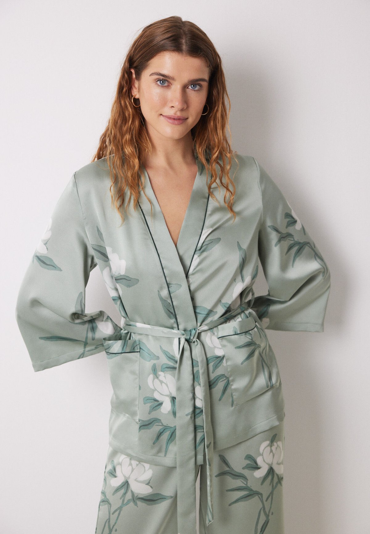 green emerald velvet dress ulivary Women's Silk Satin Robes Best Japanese Robe Floral Crane Kimono Luxury Dressing Gown One Size Birthday Gift Anniversary Chritsmas Gift for Her |