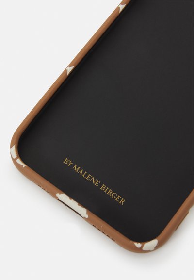 By Malene Birger PAMSY12 - Capa para telemóvel - cafe latte