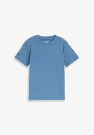 Maglietta a maniche corte di colore blu tinta unita con scollo rotondo, piccolo logo all'interno del colletto e numero "82" stampato sulla manica sinistra.