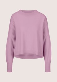 Lichtroze gebreide trui met een ronde hals, verlaagde schouders en geribbelde accenten bij de mouwen en onderkant. Zachte textuur en een relaxed fit.