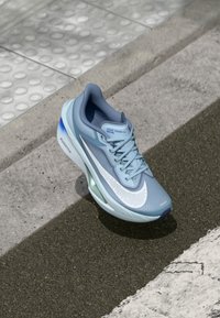 ZOOM FLY 6 - Road running shoes - light armory blue/white/world indigo/football grey/racer blue