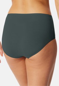Hög midja, mörkgrå bikiniunderdel, tillverkad av slät tyg med en enkel design, med ett rent midjeband och inga synliga mönster.