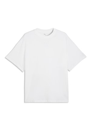Gładki biały t-shirt z krótkim rękawem, prosty dół, okrągły dekolt, bez widocznych grafik ani wzorów, ułożony na płasko na białym tle.