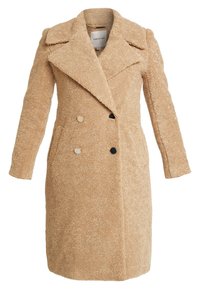 Cappotto beige doppiopetto con texture in finta shearling, colletto a reversed e bottoni neri e dorati. Presenta tasche laterali e maniche lunghe.
