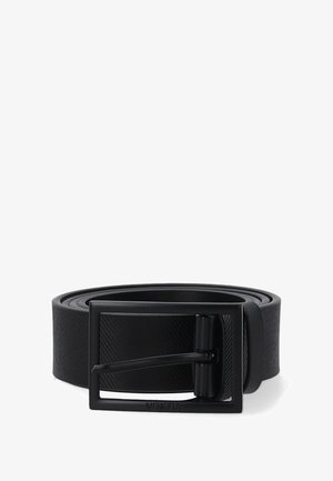 Schwarzer synthetischer Gürtel mit strukturiertem Finish, ausgestattet mit einer quadratischen Schnalle und einem Dornverschluss. Glatte Kanten, strapazierfähiges Material und minimalistisches Design.