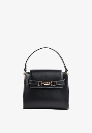 Sac à main en cuir noir avec poignée supérieure, surpiqûres blanches le long des bords et fermoir métallique doré sur le rabat avant.