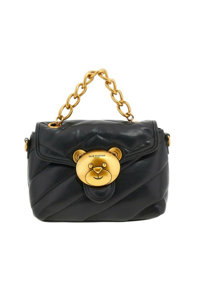 Borsa a tracolla in pelle nera con design trapuntato, tracolla in catena dorata e chiusura a forma di orsetto. Presenta una chiusura a patta e un'etichetta del marchio sulla chiusura.