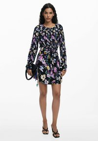 Desigual FLORAL KNOT SHORT - Vapaa-ajan mekko - black