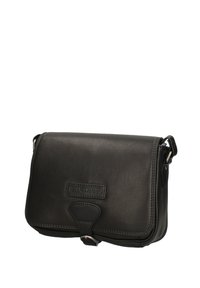 Borsa a tracolla nera in pelle con finitura testurizzata, forma rettangolare, chiusura a scatto magnetico, tracolla regolabile e dettaglio logo impresso.