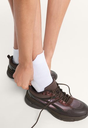 OYSHO Tenisice - bordeaux