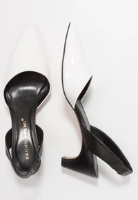 Bruno Premi Klasické lodičky - white