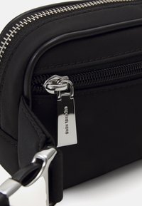 MICHAEL Michael Kors CARA BELT  - Rumpetaske - black