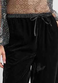 Next WIDE - Pantaloni - black