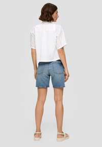 s.Oliver FRANCIZ MID RISE  - Short en jean - blau
