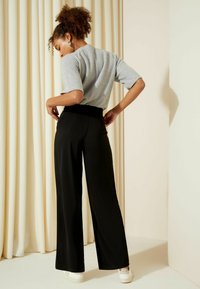 Friends Like These WIDE LEG - Kelnės - black