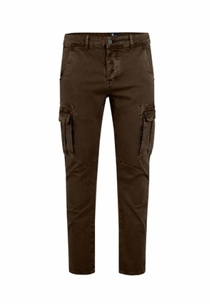Pantalones cargo ajustados de color marrón con cierre de botón y cremallera delantero, presillas para cinturón, bolsillos laterales con solapa y bolsillos frontales inclinados.