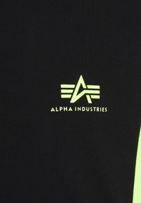 Alpha Industries Triko s potiskem - black