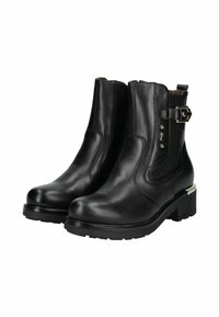Stivali ankle in pelle nera con finitura lucida, pannelli elastici laterali, dettagli in fibbia e un tacco chunky con rifiniture metalliche.