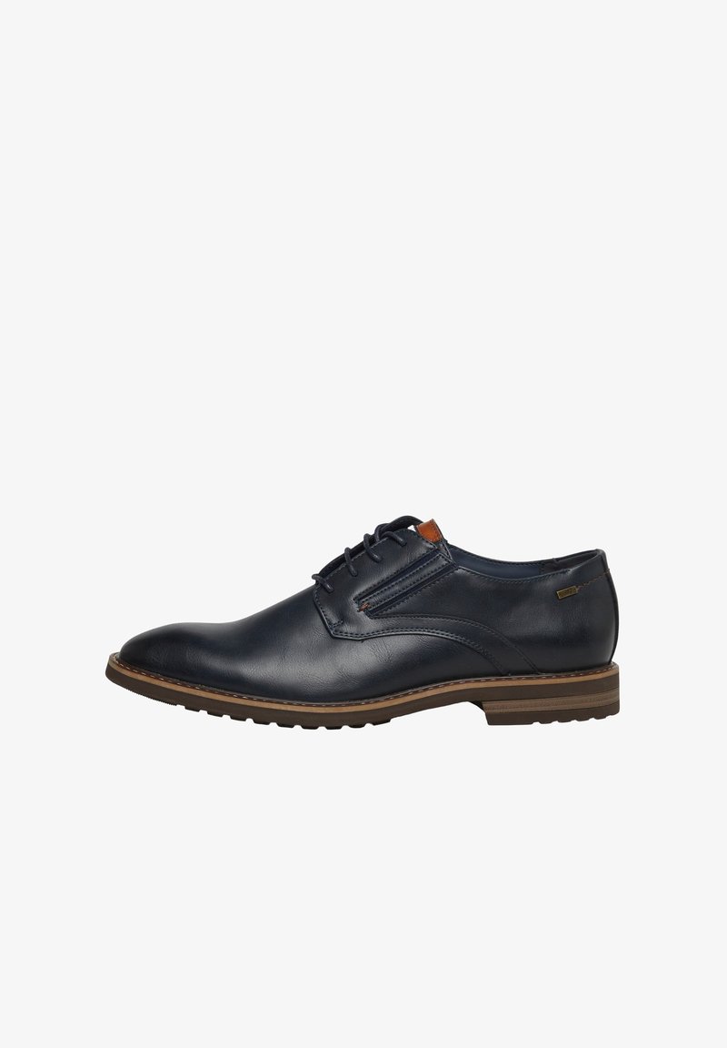 Chaussure de ville à lacets pour hommes en cuir noir avec semelle marron et petit détail de fermeture éclair latérale, vue de côté extérieur sur fond blanc.