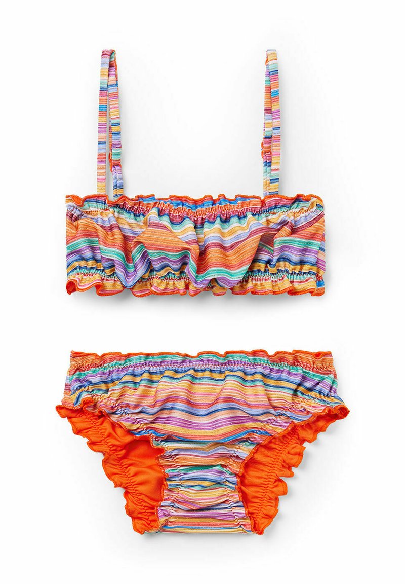 Randig bikiniuppsättning med volangdetaljer; toppen har orange och flerfärgade ränder, botten har liknande design med rynkade accenter.