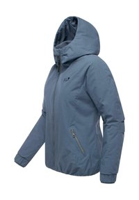 Niebieska kurtka z kapturem, zapinana na zamek błyskawiczny z przodu, z zamykanymi na zamek kieszeniami po bokach, elastycznymi mankietami i małym czarnym serduszkiem na piersi.