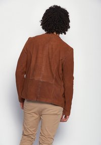 Maze Nahkatakki - cognac