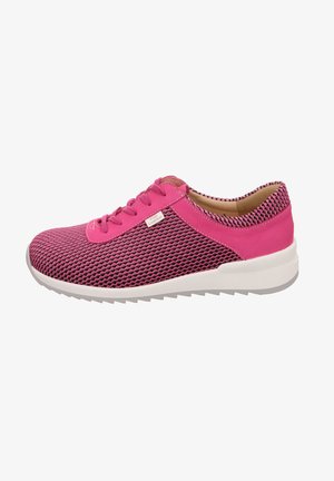 Rosa Netzsneaker mit strukturiertem Obermaterial und glattem Gummisohle. Verfügt über eine abgerundete Zehenpartie, Schnürdesign und kontrastierende Akzente an der Ferse.