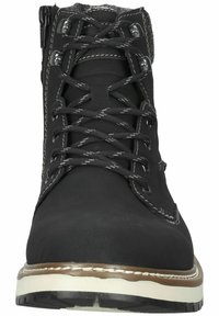 Botín negro con diseño de cordones, parte superior sintética, costuras grises y cuello acolchado. Mediasuela blanca en contraste con suela de goma texturizada.