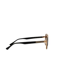 Sluneční brýle s hnědými skly, zlatým kovovým rámem a černými acetátovými stranami s hladkými zlatými pruhy. Navrženy pro elegantní, moderní vzhled.