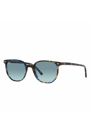 Occhiali da sole tartaruga con montatura arrotondata, lenti azzurre e aste nere con accenti del logo sui lati.