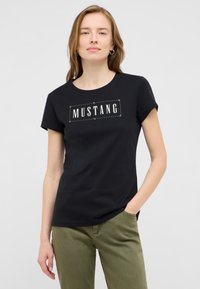 Mustang STYLE LOA - Tričko s potlačou - schwarz