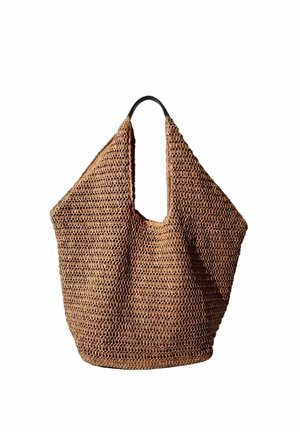 Sac fourre-tout en paille tissée de couleur marron clair avec un design souple et une large ouverture. Dispose de poignées noires résistantes pour un transport facile.