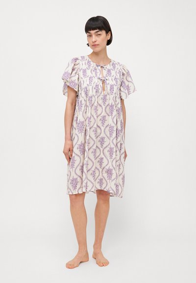 Desmond & Dempsey PLEATED NIGHTIE  - Hálóing - cream/violet