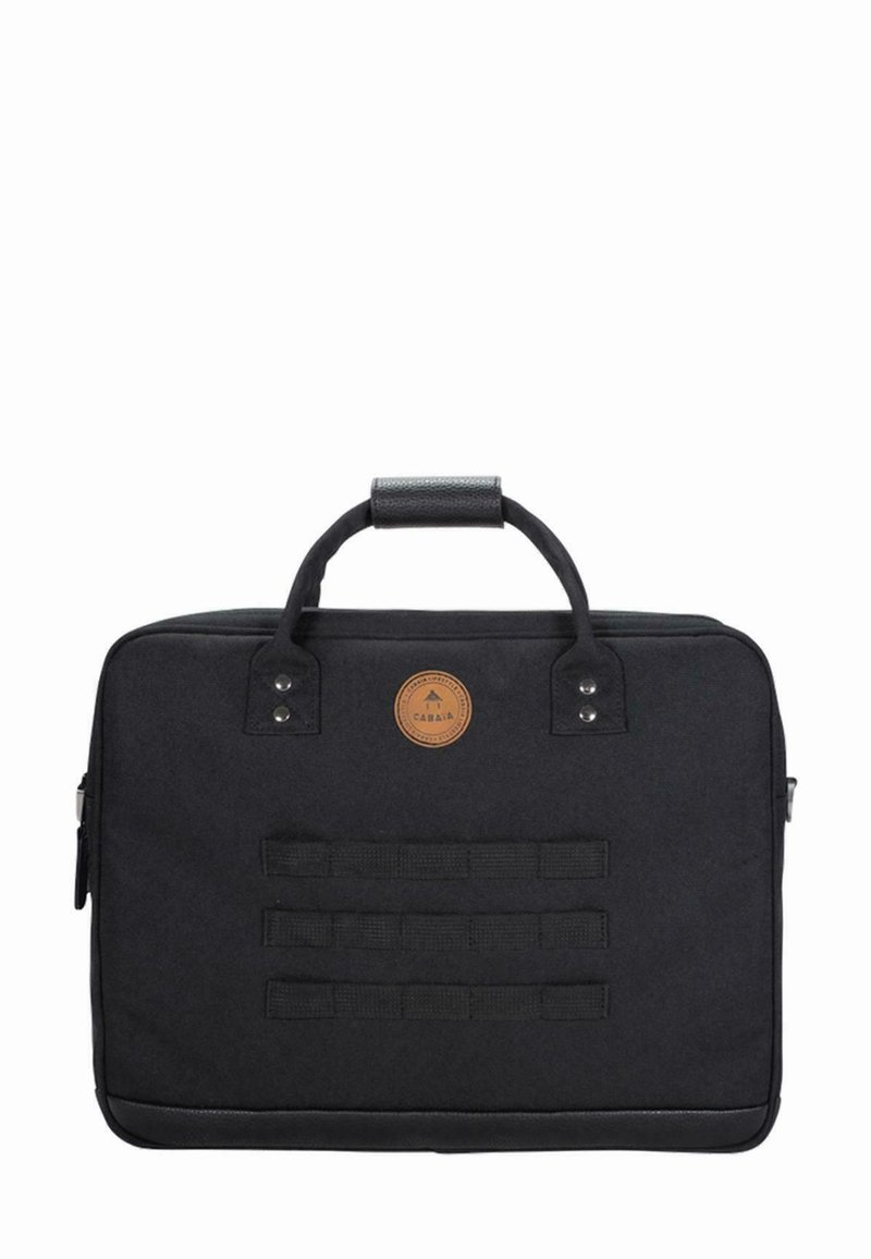 Schwarze Laptop-Tasche aus Stoff mit einem strukturierten Ledergriff, Metallbeschlägen und einem runden Logo-Patch. Verfügt über Gurtbandträger auf der Vorderseite.