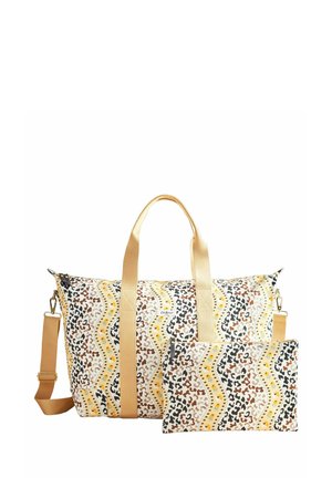 Sac de sport avec des sangles dorées, arborant un motif léopard multicolore et un motif ondulé. Comprend une petite trousse assortie.
