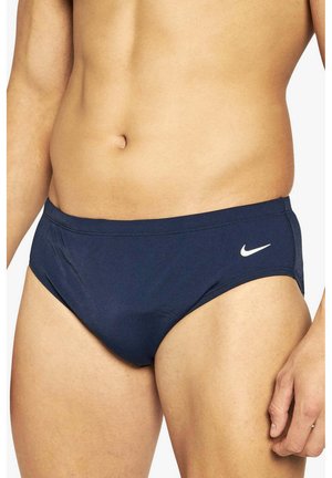 Marineblaue Schwimmslips aus dehnbarem Polyester, mit einem weißen Nike-Logo auf der linken Seite und einem eleganten, engen Schnitt.