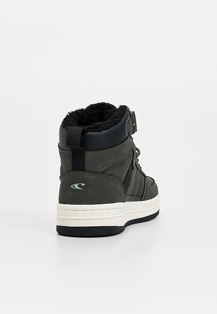 Wysokie sneakersy w ciemnozielonym i czarnym kolorze. Wykonane ze skóry i materiałów tekstylnych z teksturowanym wnętrzem. Posiadają białą podeszwę i akcent po boku.