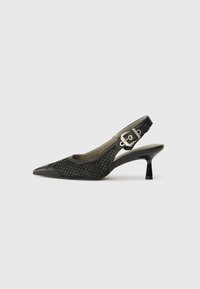 Schwarzer Slingback-Schuh mit spitzer Zehe, gewebter Netzstruktur und Schnallenakzent an der Ferse. Schlanker, geschwungener Absatz. Glatte Lederdetails.