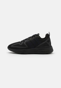 adidas Originals ZX 2K FLUX UNISEX - Sneakers low - core black/shock pink