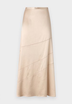 Jupe midi en satin beige clair présentant une silhouette fluide, des détails de couture diagonale et une texture lisse avec un léger éclat.