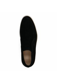 Schwarzer Wildleder-Slipper mit runder Zehenform, minimalistischem Design, weicher Textur und kontrastierender weißer Gummisohle.