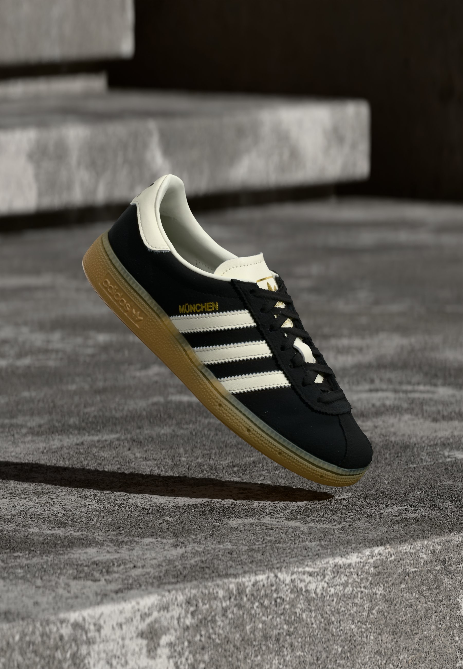 adidas Originals MUENCHEN - Trainers - core black/off white/black -  Zalando.ie